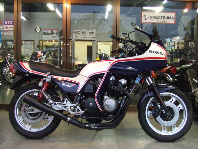 総合バイクショップ ナガツマ オフィシャルブログ Cb750fcインテグラ 白 青 入荷です